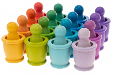 regenbogen-figuren-mit-farbbecher